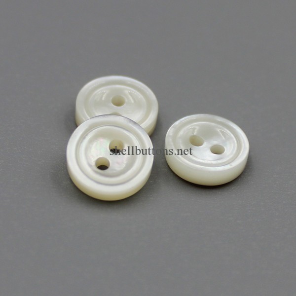 round shape 2 holes carved white mother of pearl buttons